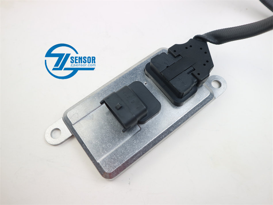 Wholesale Nitrogen Oxide (NOX) Sensor For Volvo 5WK96717/21984358